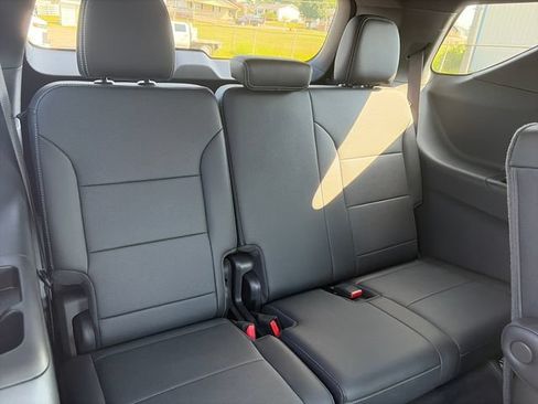 Used 2026 Chevrolet Traverse LT FWD image 28