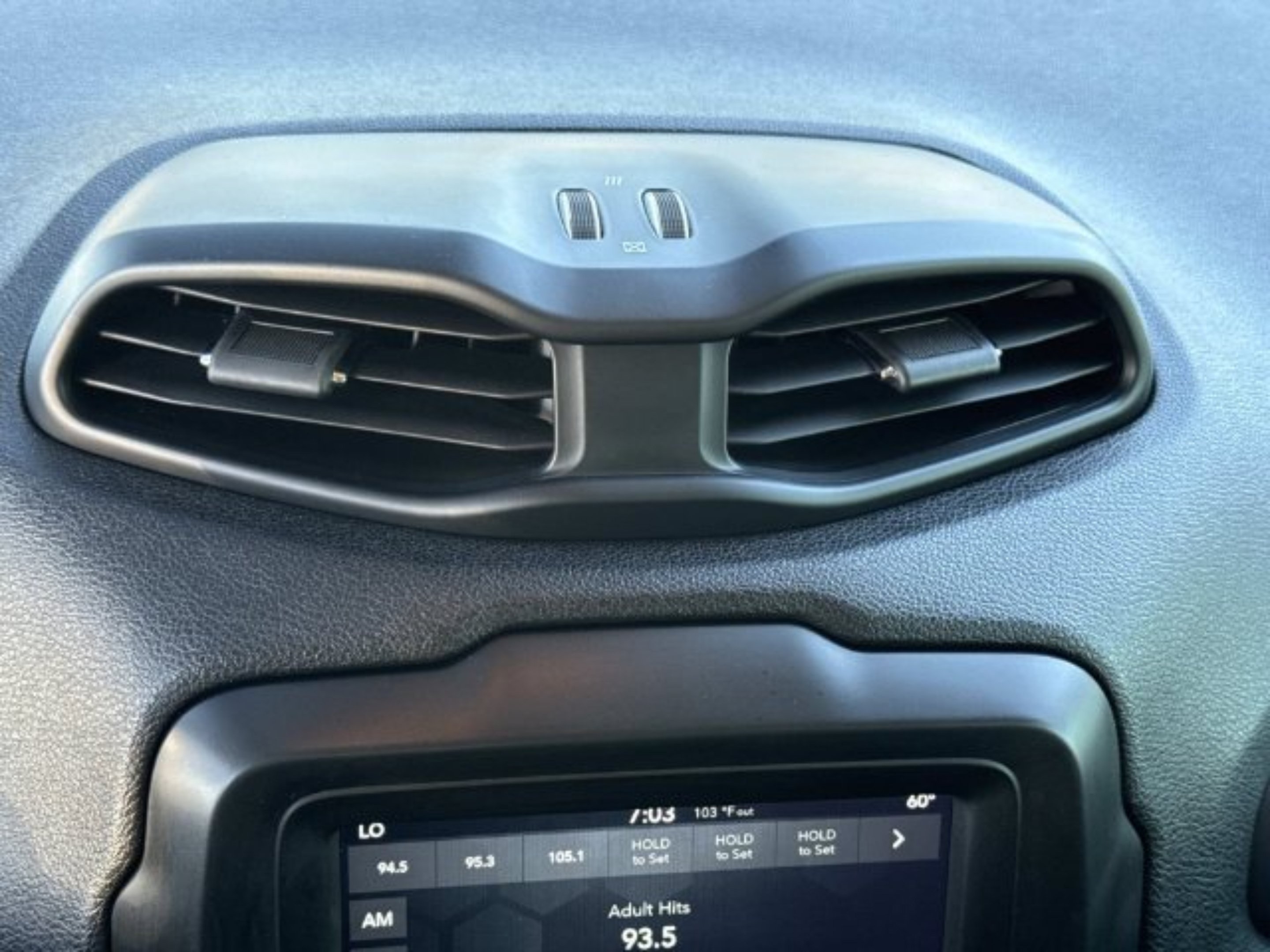 Used 2020 Jeep Renegade Latitude w/ Popular Equipment Group FWD image 23
