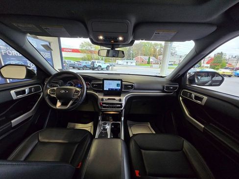 Used 2022 Ford Explorer XLT w/ Equipment Group 202A image 27