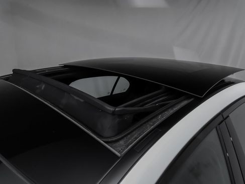 Used 2023 Mercedes-Benz C 300 4MATIC Sedan image 5
