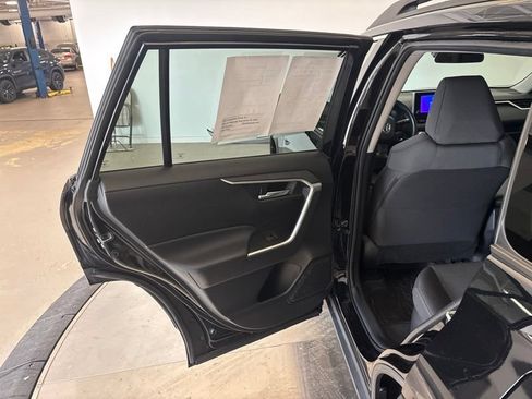 Used 2023 Toyota RAV4 AWD Hybrid image 13