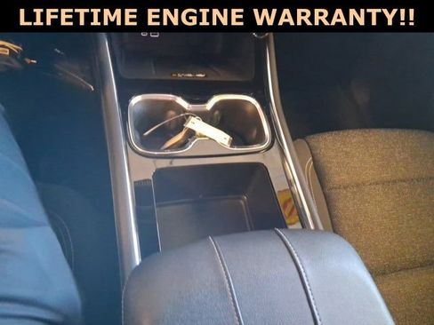 Used 2025 Chevrolet Traverse LT image 16