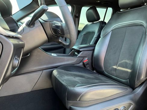 Used 2025 Jeep Grand Cherokee Altitude RWD image 8