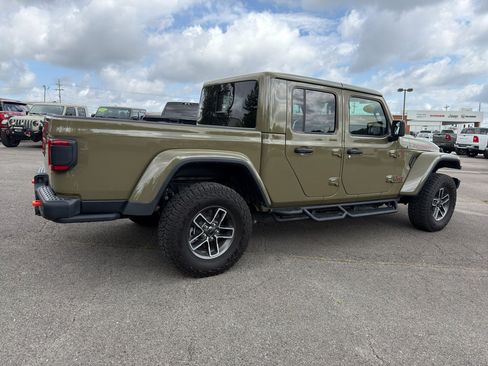 Used 2025 Jeep Gladiator Mojave AWD/4WD image 5