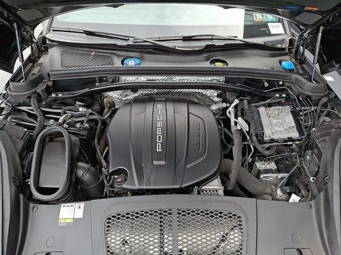 Certified 2021 Porsche Macan AWD/4WD image 31