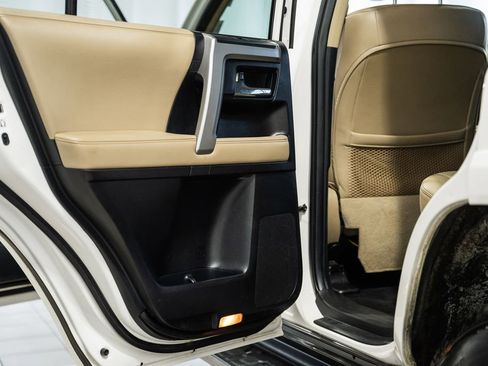 Used 2014 Toyota 4Runner SR5 Premium image 39