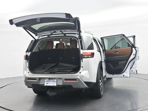 Used 2025 Nissan Pathfinder Platinum FWD image 52