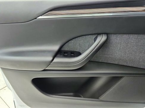 Used 2022 Tesla Model X image 33