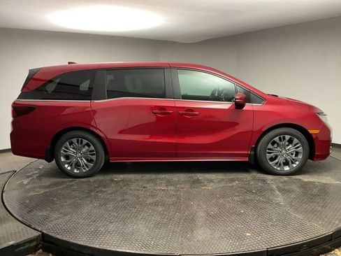 New 2026 Honda Odyssey Touring image 8