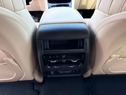 New 2025 Jeep Grand Cherokee Limited AWD/4WD image 17