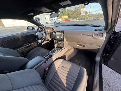 Used 2014 Dodge Challenger SXT RWD image 11