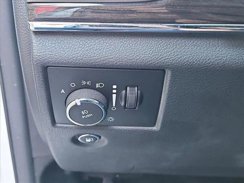 Used 2018 Jeep Grand Cherokee Overland image 17