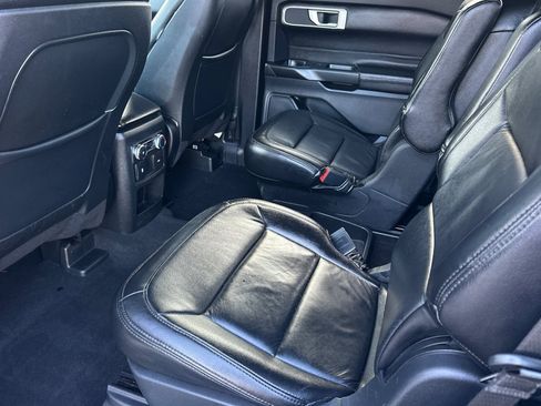 Used 2020 Ford Explorer XLT image 12