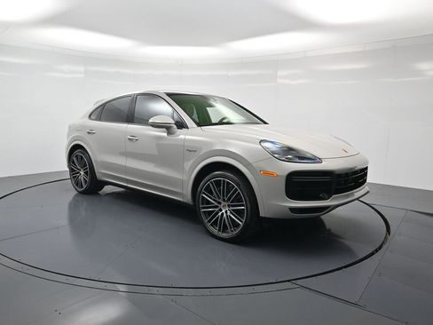 Used 2022 Porsche Cayenne Turbo S image 32