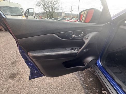 Used 2018 Nissan Rogue SL image 36