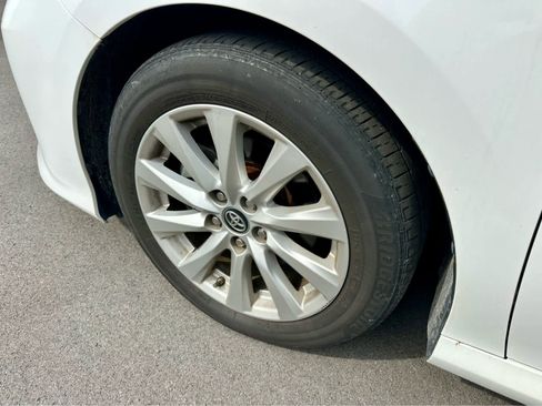 Used 2019 Toyota Camry LE image 8