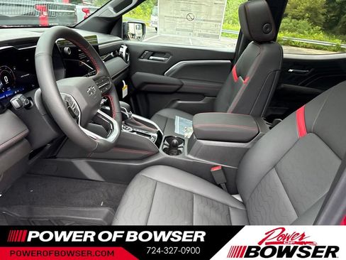Used 2026 Chevrolet Colorado Z71 w/ Technology Package AWD/4WD image 4