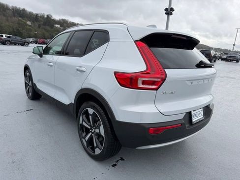 Used 2020 Volvo XC40 T5 Momentum image 7