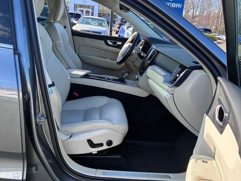 Used 2020 Volvo XC60 T5 Momentum w/ Protection Package Premier image 24