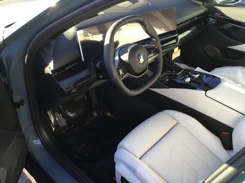 New 2026 BMW 530i xDrive w/ Premium Package image 6