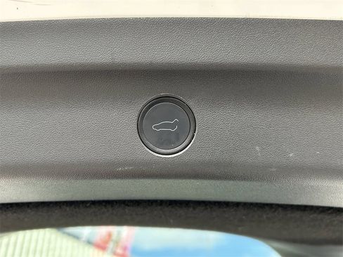 Used 2020 Tesla Model Y Long Range image 13