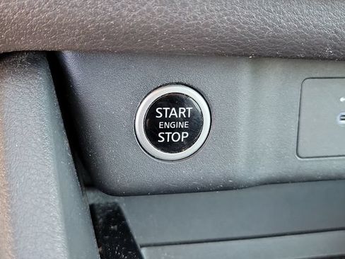 Used 2023 Nissan Rogue FWD image 18