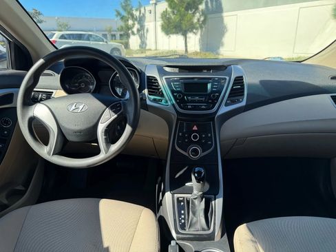 Used 2016 Hyundai Elantra SE image 17