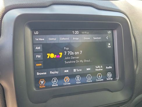 Used 2018 Jeep Renegade Latitude AWD/4WD image 24