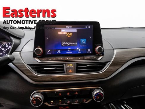 Used 2024 Nissan Altima 2.5 SV FWD image 12