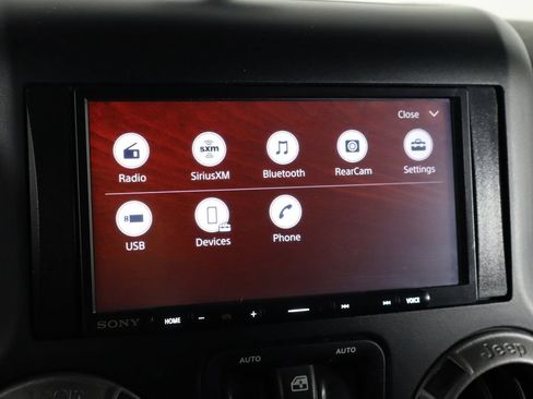 Used 2015 Jeep Wrangler Unlimited Sport w/ Quick Order Package 24S AWD/4WD image 30