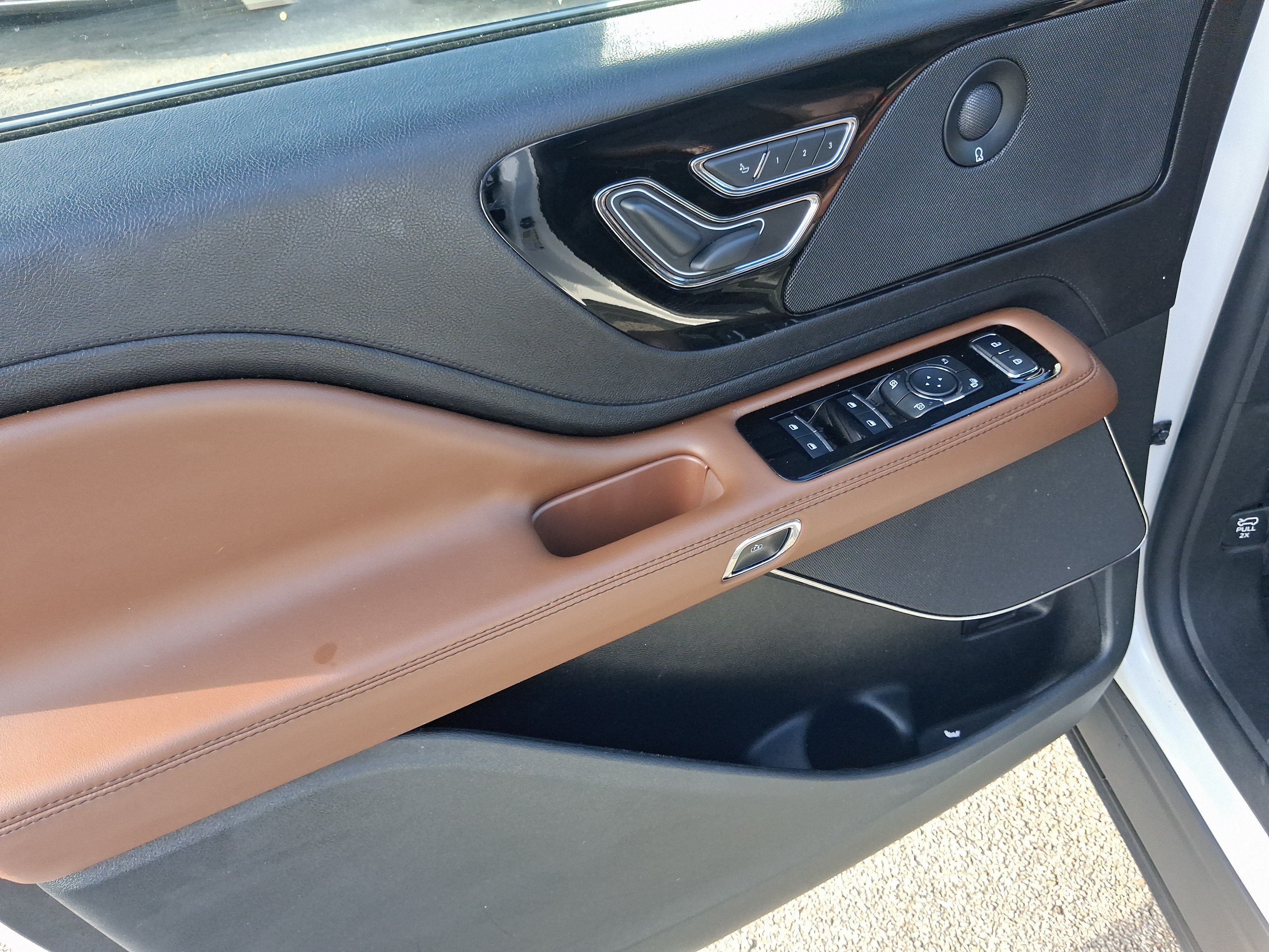 Certified 2023 Lincoln Aviator Reserve w/ Jet Package RWD image 14