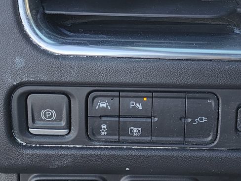 Used 2022 GMC Yukon SLT w/ SLT Premium Package image 29