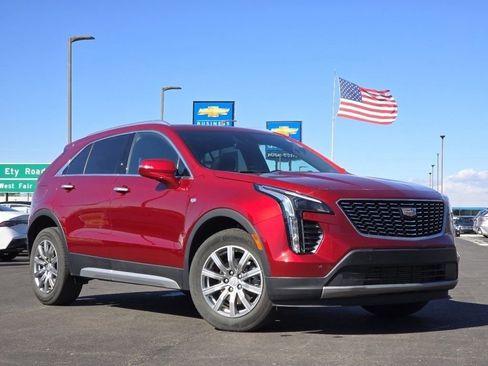 Used 2023 Cadillac XT4 Premium Luxury image 2