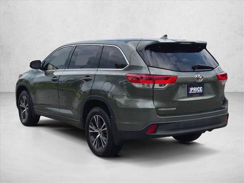 Used 2018 Toyota Highlander Plus FWD image 8