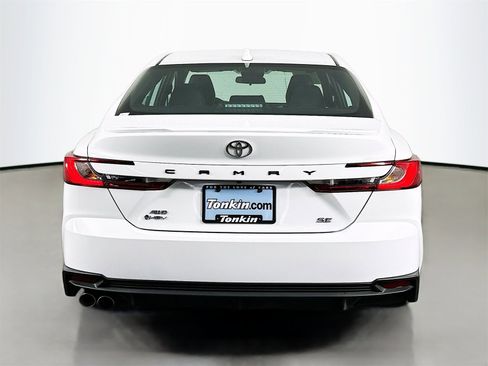 Used 2025 Toyota Camry SE image 6