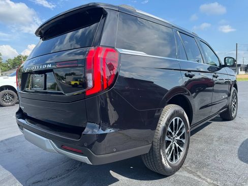 Used 2025 Ford Expedition Platinum AWD/4WD image 3