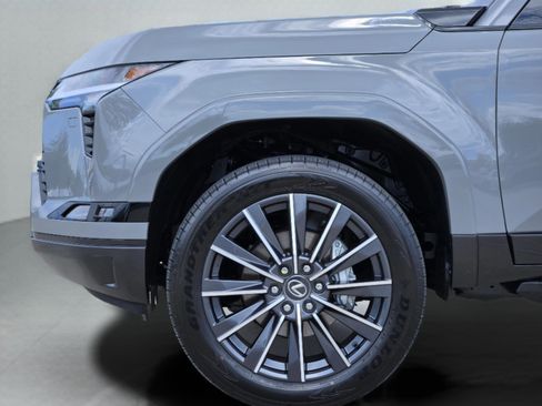 Used 2026 Lexus GX 550 w/ Accessory Package (2T) AWD/4WD image 39
