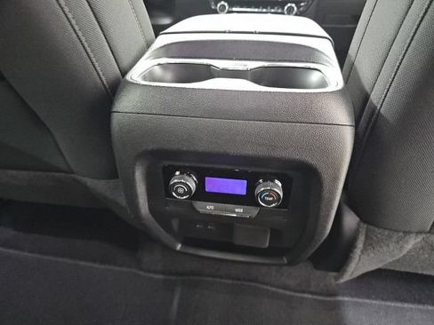 Used 2026 Chevrolet Traverse LT w/ Driver Confidence Package FWD image 12
