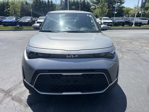 Used 2025 Kia Soul LX FWD image 10