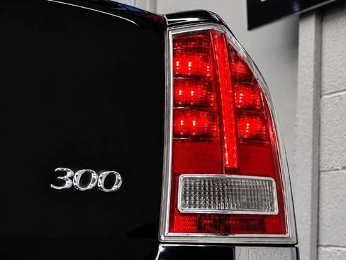 Used 2012 Chrysler 300 Limited RWD image 8