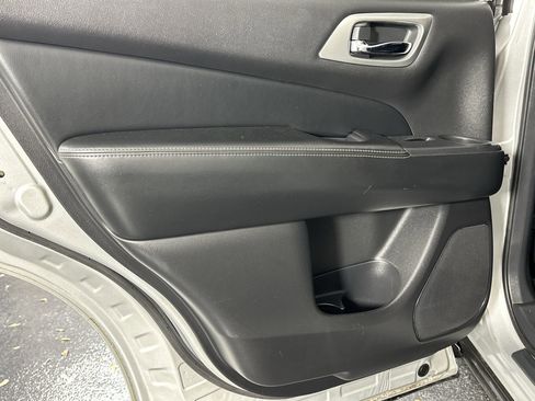 Used 2016 Nissan Pathfinder SL w/ SL Tech Package image 34