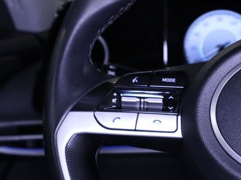 Used 2022 Hyundai Elantra Limited FWD image 18