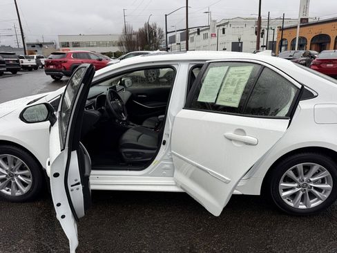 Certified 2024 Toyota Corolla XLE image 18