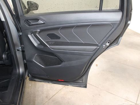 Used 2024 Volkswagen Tiguan SE image 36