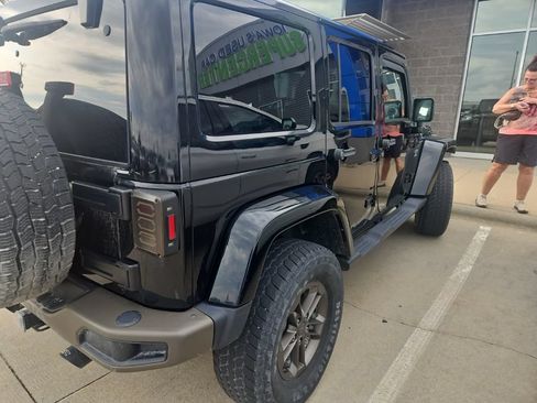 Used 2017 Jeep Wrangler Unlimited Sahara AWD/4WD image 4
