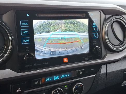 Used 2017 Toyota Tacoma TRD Sport image 15