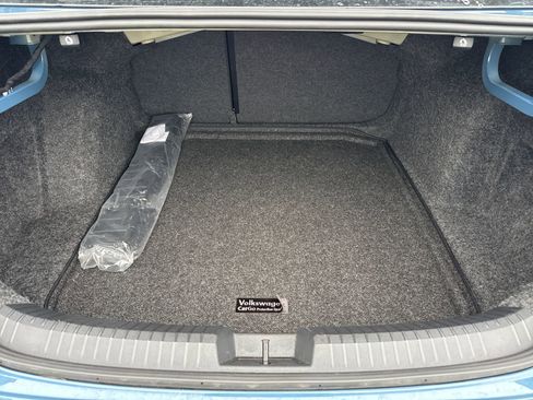 Certified 2025 Volkswagen Jetta SE w/ Sunroof Package image 23