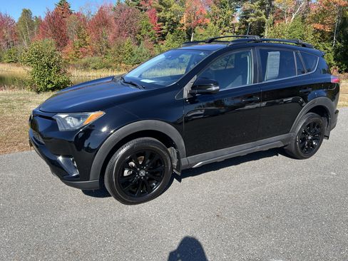 Used 2018 Toyota RAV4 XLE image 4