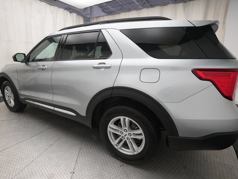 Used 2024 Ford Explorer XLT AWD/4WD image 32