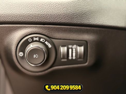 Used 2020 Jeep Compass Limited FWD image 20